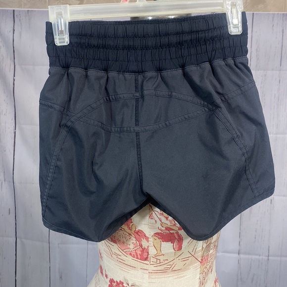 lululemon track that workout shorts, size 4 - Picture 4 of 8